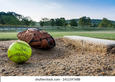 ソフトボール High Res Stock Images Shutterstock