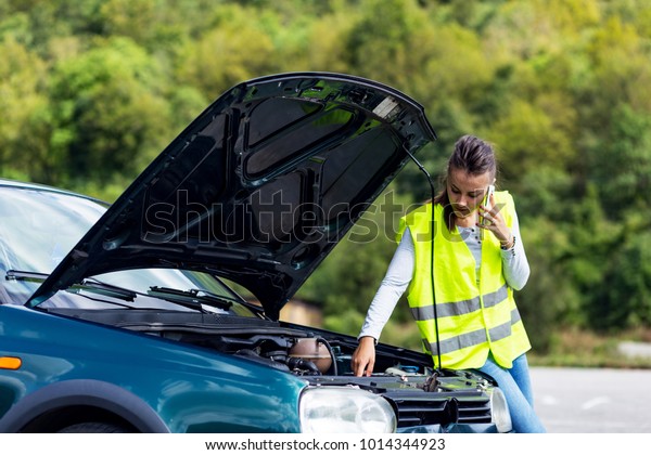 Worried woman have problem\
with car