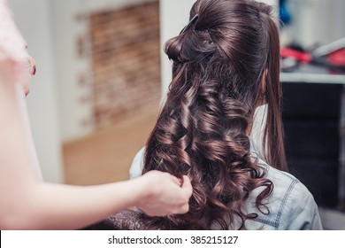 wrap curling hair in a beauty salon