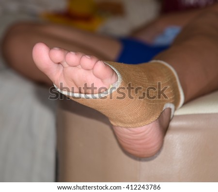 wrapping the foot (Sprained foot)