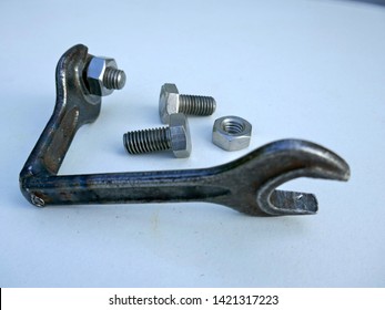 275 Bent wrench Images, Stock Photos & Vectors | Shutterstock