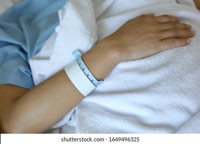 wristband id blank name tags on arm patient