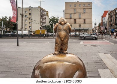 Wroclaw, Poland - Aug 20, 2019: Papa Dwarf (Papa Krasnal) The First Dwarf That Appeared In Wroclaw In 2001 Created By Olaf Brzeski, A Symbol Of The Anti-communist Movement Orange Alternative