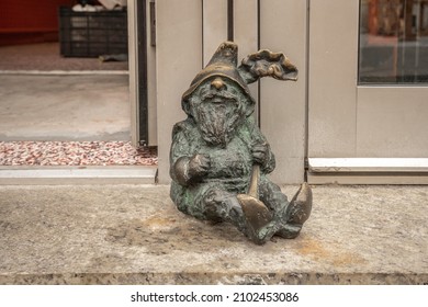 Wroclaw, Poland - Aug 20, 2019: Dwarf With A Dumpling (Pieroznik) - The Fork Is Broken  - Since 2005 Hundreds Of Wroclaw Dwarf Figurines Appeared In The City - Wroclaw, Poland