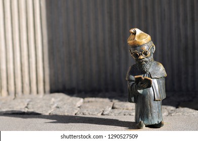 WROCLAW, POLAND, AUGUST 2018: The Gnome Of Wroclaw, Profesor Dwarf, Standing In Front Of University.
