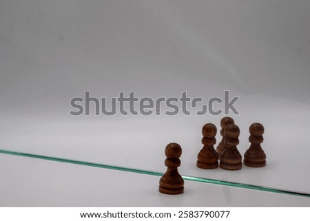 wrong mirror reflection, psychological problem, chess pieces
