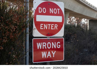 Wrong Way Do Not Enter Sign Stock Photo 2028425810 