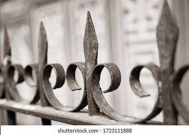 435 Wrought arrow fence iron Images, Stock Photos & Vectors | Shutterstock