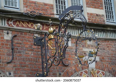 Wrought-iron signboard on the ancient house Stadtwaage (weigh house), from 1587 in the Hanseatic city of Bremen. The house was used to weigh goods in the Middle Ages. 