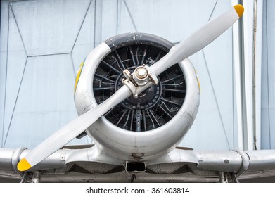 Ww2 Aircraftfront View Propeller Close Stock Photo 361603814 | Shutterstock