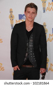 Xavier Samuel At The 2010 MTV Movie Awards Arrivals, Gibson Amphitheatre, Universal City, CA. 06-06-10