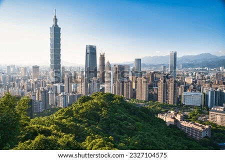The Xiangshan Observation Platform in Taipei, Taiwan is the best place to view the 101 Building and the greater Taipei area.