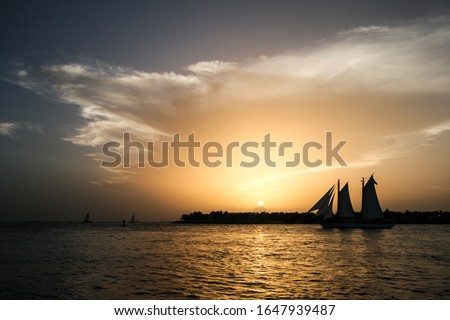 Similar – Silhouette einer ägyptischen Stadt mit Segelboot im Vordergrund und pastellrosa-lila farbenem Himmel, Sonnenuntergangsstimmung