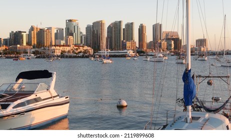 Yachts In Marina And Downtown City Skyline At Sunset, San Diego Cityscape, California Coast, USA. Highrise Skyscrapers, Boat In Bay, Waterfront Promenade. Urban Architecture And Sailboat In Harbor.