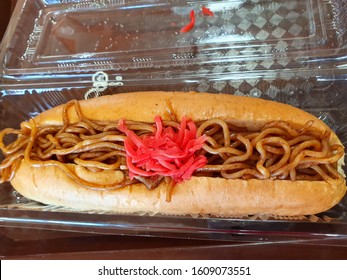 Yakisoba Hot Dog Is A New Combination Of Japanese And European Food