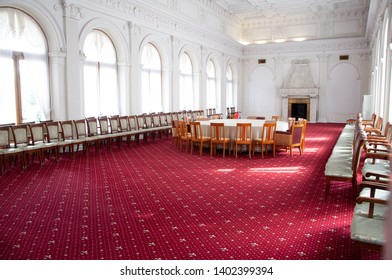 YALTA, CRIMEA - JUN, 2012: The Interior Of The Conference Room In Livadia Palace, Crimea, Where In 1945 Stalin, Churchill And Roosevelt Met During The Second World War.