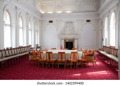 YALTA, CRIMEA - JUN, 2012: The Interior Of The Conference Room In Livadia Palace, Crimea, Where In 1945 Stalin, Churchill And Roosevelt Met During The Second World War.