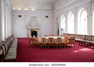 YALTA, CRIMEA - JUN, 2012: The Interior Of The Conference Room In Livadia Palace, Crimea, Where In 1945 Stalin, Churchill And Roosevelt Met During The Second World War.