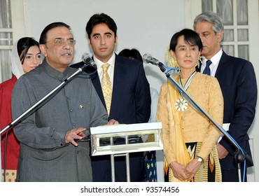 YANGON, MYANMAR - JAN 25: Pakistan President, Asif Ali Zardari Along With Daw Aung San Suu Kyi Addresses Press Conference On January 25, 2012 In Yangon.