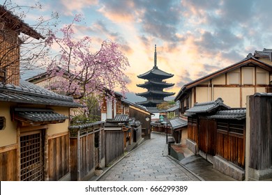 Yasaka Pagoda and Sannen Zaka Street with cherry blossom in the Morning, Kyoto, Japan.