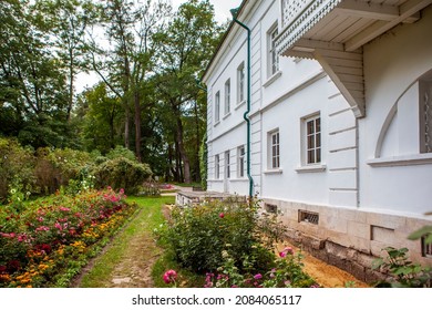 YASNAYA POLYANA, RUSSIA - SEPTEMBER 03, 2021: Photo of Flower beds near the house of Leo Tolstoy. Museum-Estate "Yasnaya Polyana"