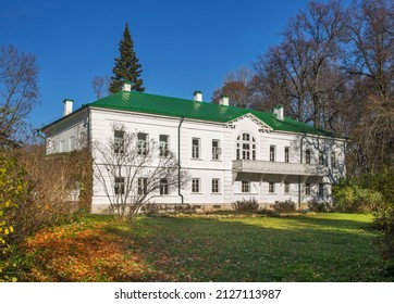 YASNAYA POLYANA. TULA OBLAST. RUSSIA.  16 OCTOBER 2021 : Main house of manor of Leo Tolstoy at Yasnaya Polyana (Bright Glade). Tula oblast. Russia