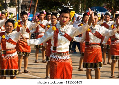 7,086 Thai children clothing traditional Images, Stock Photos & Vectors ...