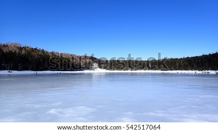 Yatsugatake Chushin-Kogen Quasi-National Park
Frozen pond