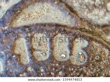 The year 1985 on a manhole cover made of iron and produced that year
