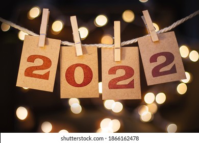 The year 2022 written on pinned cards hanging from a string.
