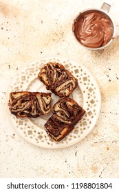 Yeast Cake With Chocolate 