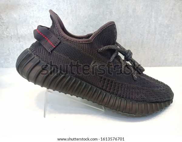 black nr yeezy