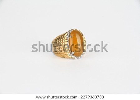 a yellow antique gemstone ring with gold base on white background 商業照片 © 