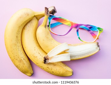 lesbians play with bananas Lesbians play with bananas
