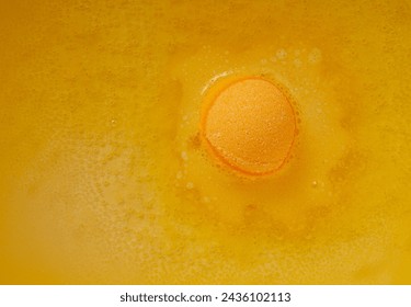 Yellow Bath Bomb, Colorful Soap, Orange Bathroom Ball, Water Cosmetic, Round Spa Salt Balls, Fizz Sphere, Color Bath Bomb for Relaxation Stockfoto