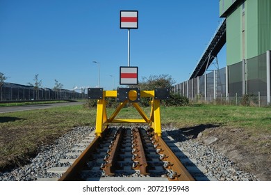 1,261 Buffer stop Images, Stock Photos & Vectors | Shutterstock