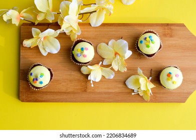 Yellow Cup Cakes For Easter