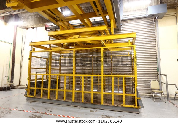 Yellow\
Elevator in loading bay to load heavy machine inside building or\
exhibition center which good for Car, installation material,\
Construction things and Big Size Booth\
kiosh