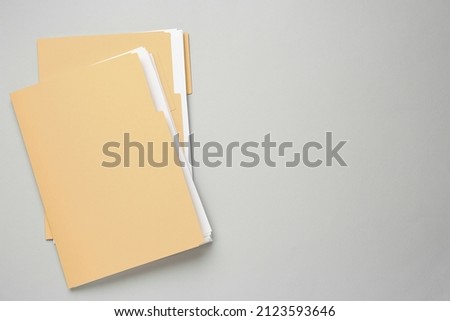 Yellow files with documents on light grey background, top view. Space for text Foto stock © 