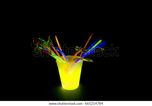 is there glass in glow sticks