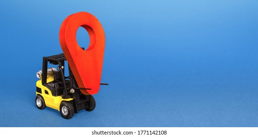 Yellow Fork Lift Carries A Red Location Pointer. Transportation Services And Logistics Management In Production Warehouse. Destination Cargo And Parcels, Tracking. Technological Processes At Factory