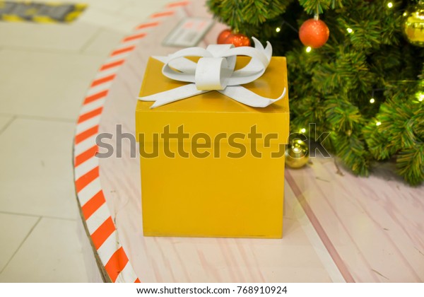 Yellow gift box sends happiness on a beautiful\
Christmas night.