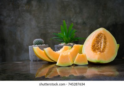 Yellow Melon Cantaloupe Slices