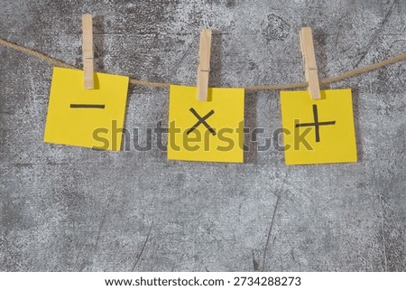 yellow post-it notes plus and minus signs