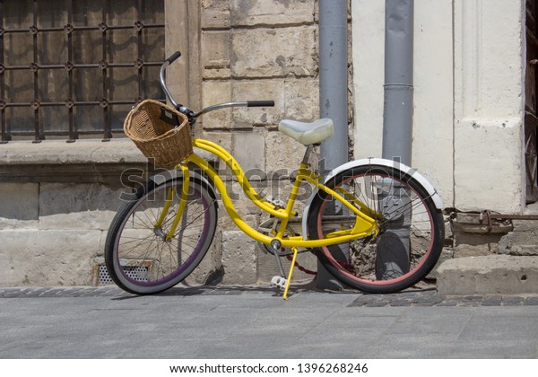 yellow retro bike