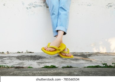 teens wearing flip flops