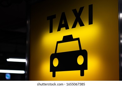 Taxi Schild Stockfotos Bilder Und Fotografie Shutterstock