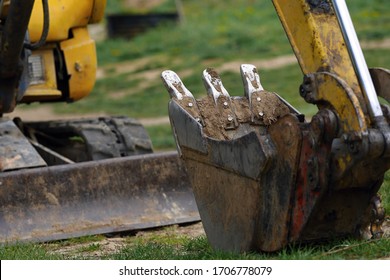 Yellow Small Excavator For Earthworks