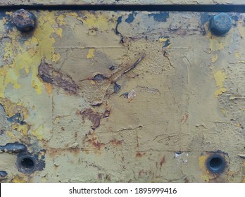 
Yellow Thick Steel Plate Cracked