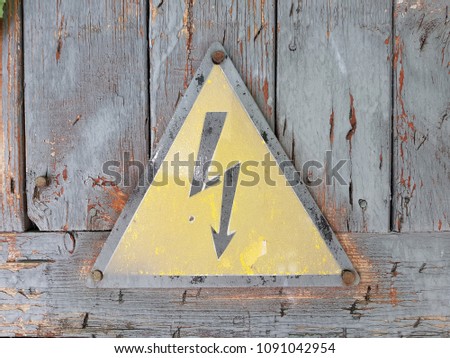 Yellow triangular sign 